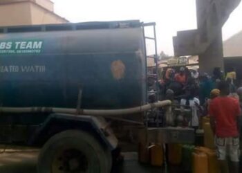 Residents of Okellele Area of Ilorin in search of potable water