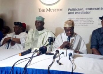 Chief Olusegun Obasanjo addressing a world press conference on his endorsement of PDP Presidential Candidate Alhaji Atiku Abubakar