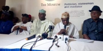 Chief Olusegun Obasanjo addressing a world press conference on his endorsement of PDP Presidential Candidate Alhaji Atiku Abubakar