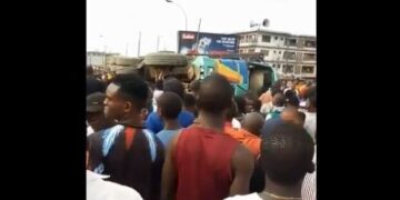 container falls in Onitsha