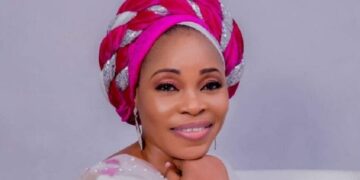 Tope Alabi caught dancing zanku dragged on social media video photos