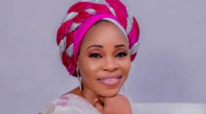 Tope Alabi caught dancing zanku dragged on social media video photos