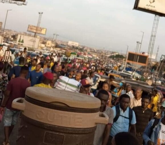 Onitsha brigde protest2